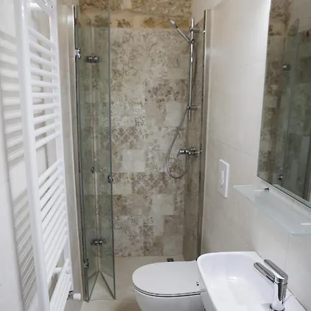 לינה וארוחת בוקר Le Due Corti 3*